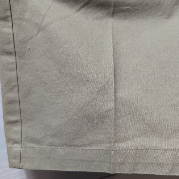Disney World Mens Chino Shorts Size 38 Beige Flat Front Khaki Mickey Mouse New - Picture 10 of 16